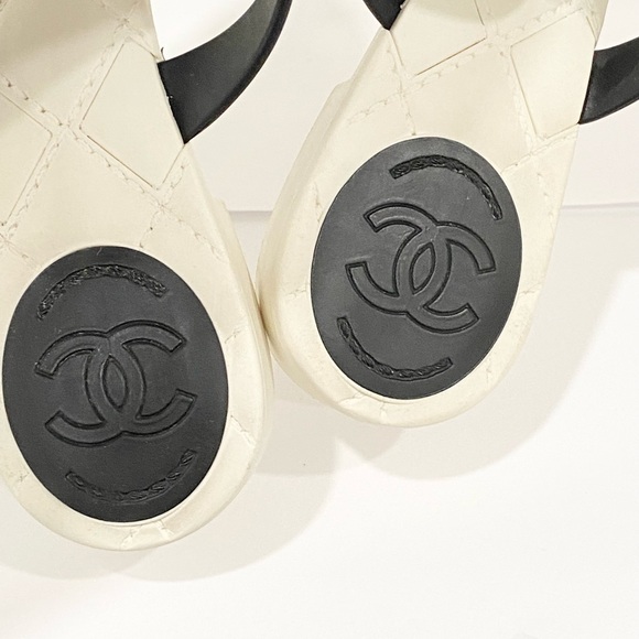 🖤🤍🖤Chanel Quilted Sandals - Picture 7 of 11